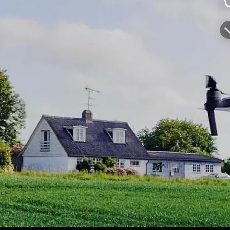 Den Gamle Smedie منزل للإقامة Holbæk