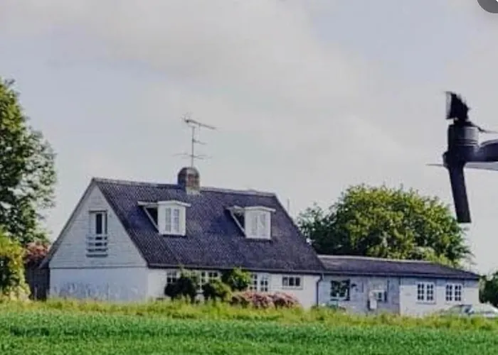 Den Gamle Smedie منزل للإقامة Holbæk